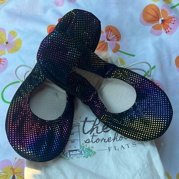 *BRAND NEW* Disco Rainbow Dots Storehouse Flats -7 NWT - Picture 1 of 11